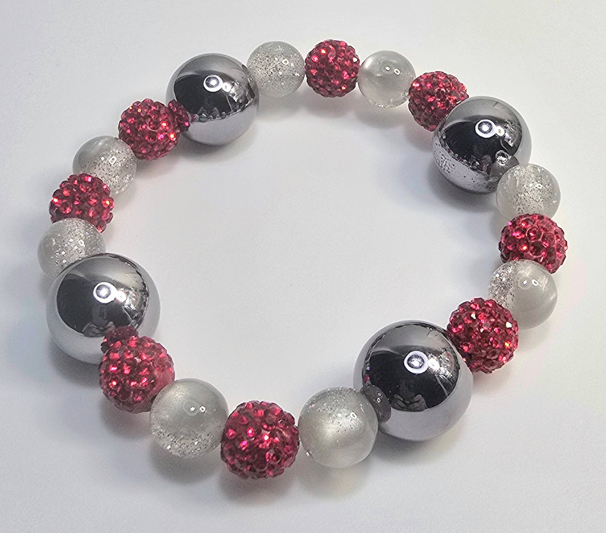 *16mm Christmas Gunmetal Black Metallic Beads With 10mm Grey & Red Sparkle Beads Bracelet